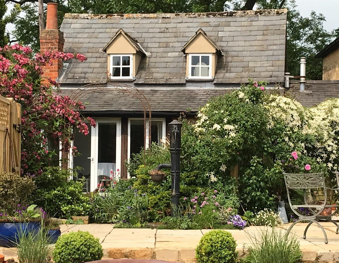 Cornerstone Cottage 奇平卡姆登 外观 照片